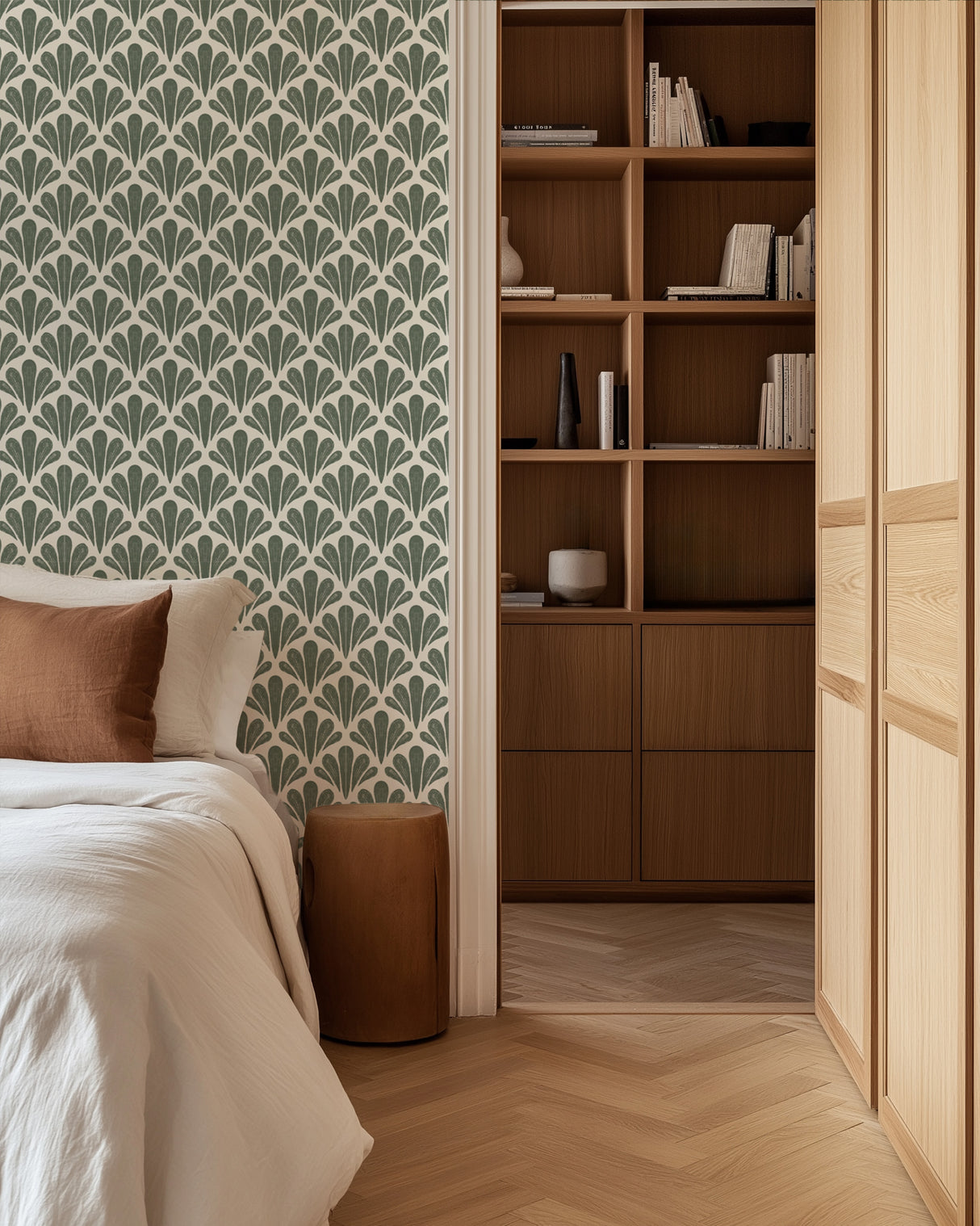 Brushstroke Scallops Wallpaper – Modern Art Deco Pattern in Soft Neutrals